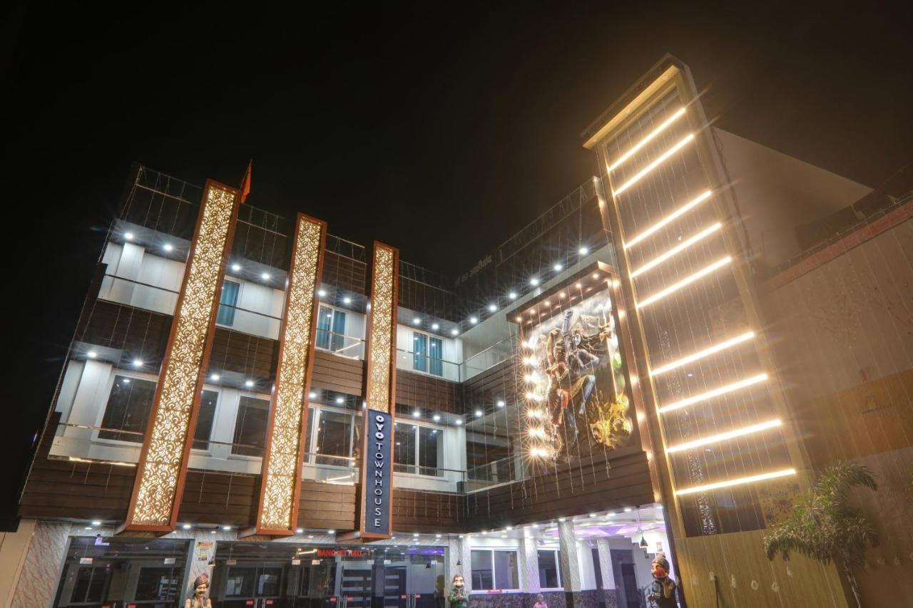 Townhouse P.S.Palace Near Amausi Metro Station Lucknow Luaran gambar