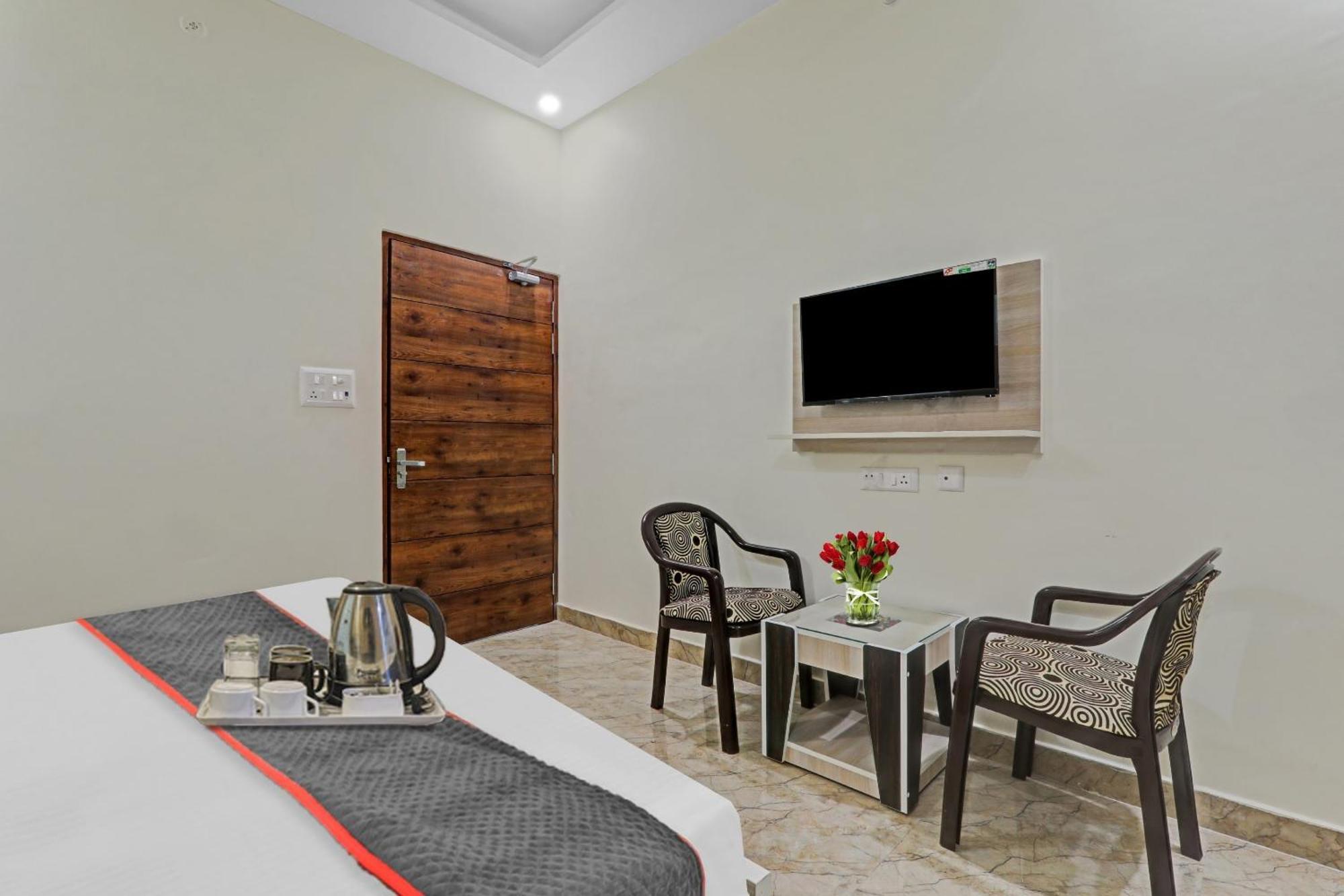 Townhouse P.S.Palace Near Amausi Metro Station Lucknow Luaran gambar