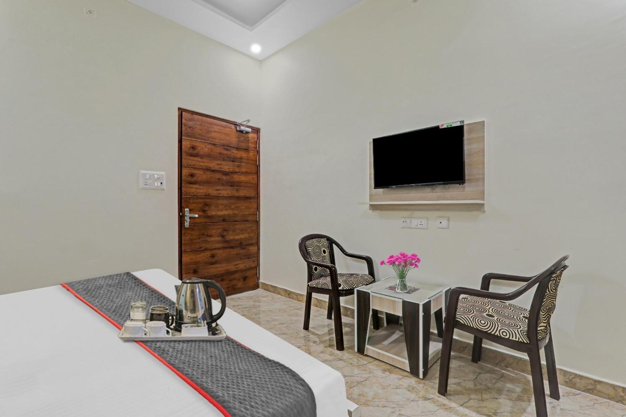 Townhouse P.S.Palace Near Amausi Metro Station Lucknow Luaran gambar