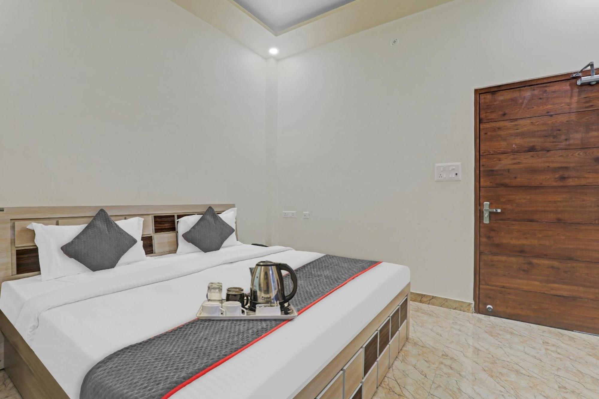 Townhouse P.S.Palace Near Amausi Metro Station Lucknow Luaran gambar