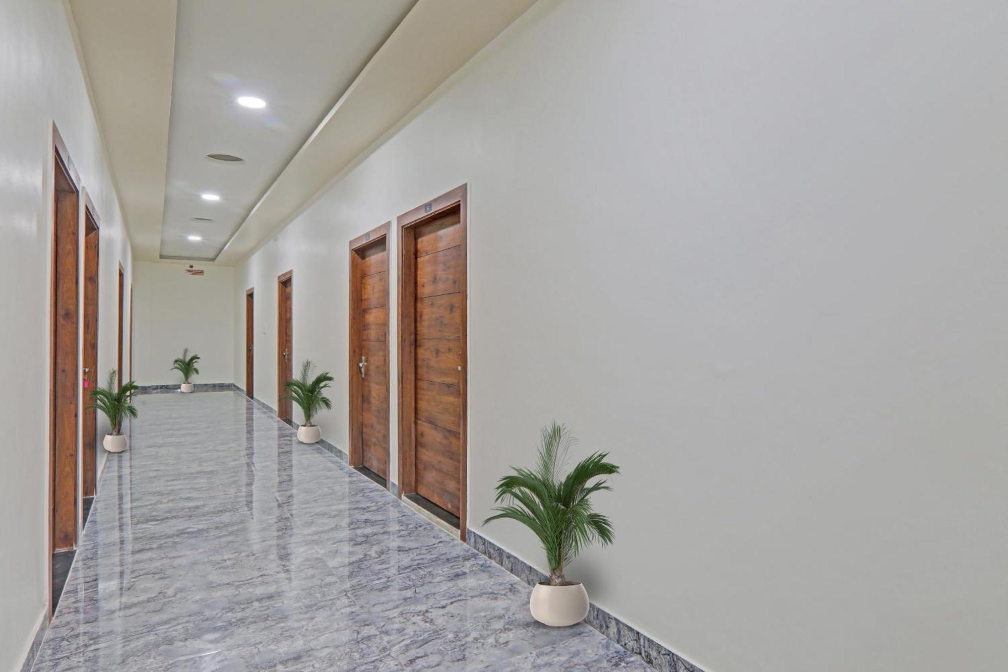 Townhouse P.S.Palace Near Amausi Metro Station Lucknow Luaran gambar
