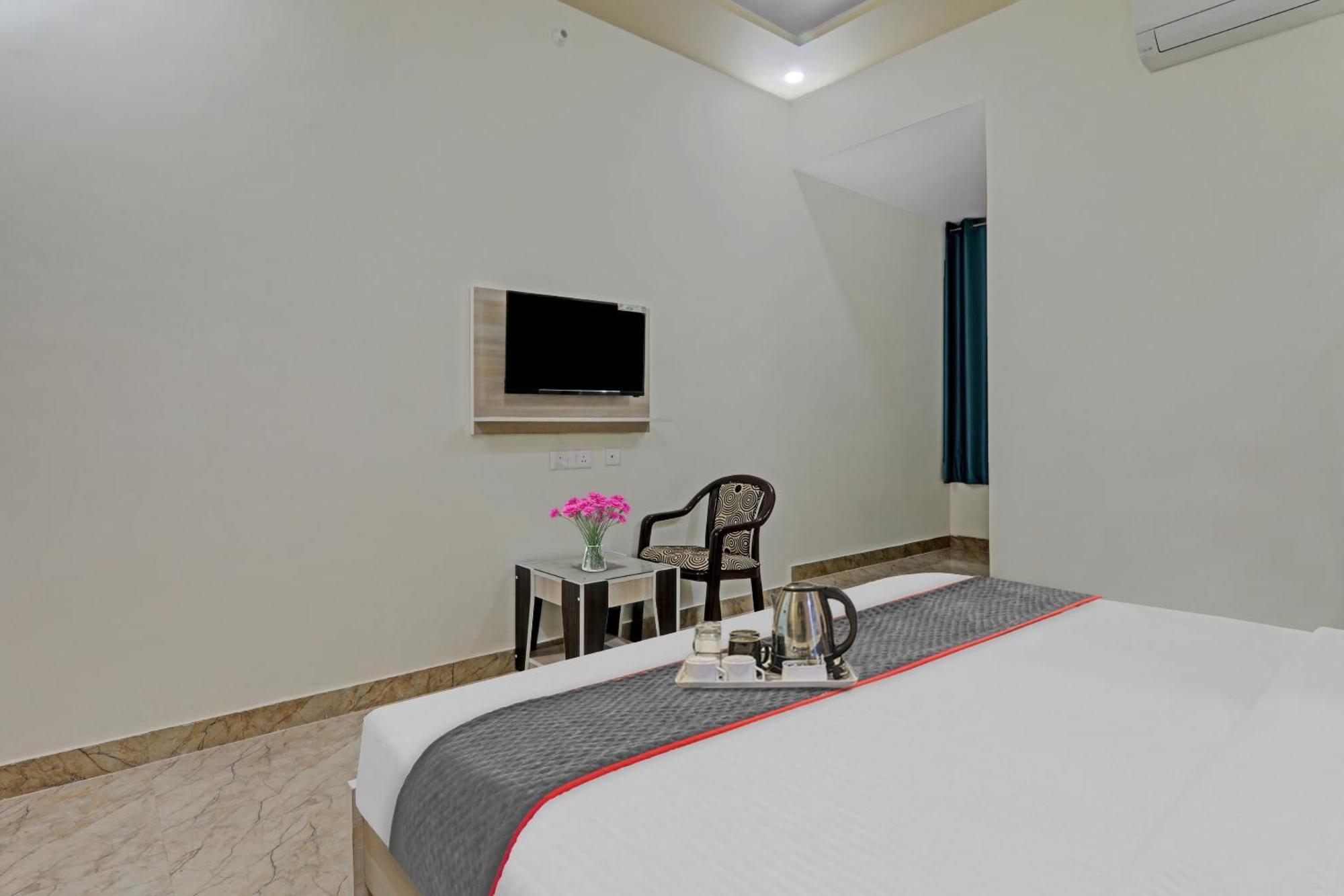 Townhouse P.S.Palace Near Amausi Metro Station Lucknow Luaran gambar