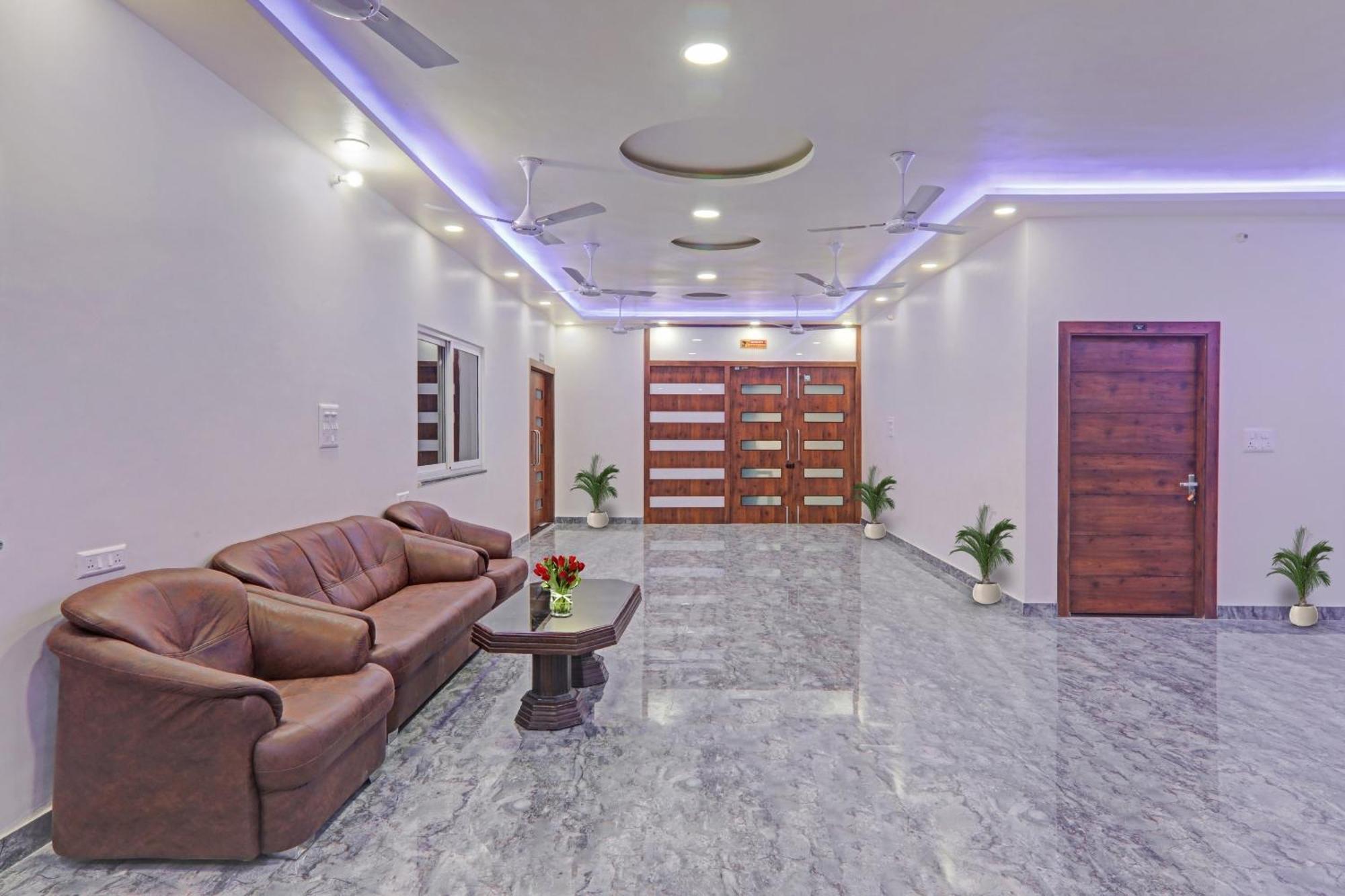 Townhouse P.S.Palace Near Amausi Metro Station Lucknow Luaran gambar