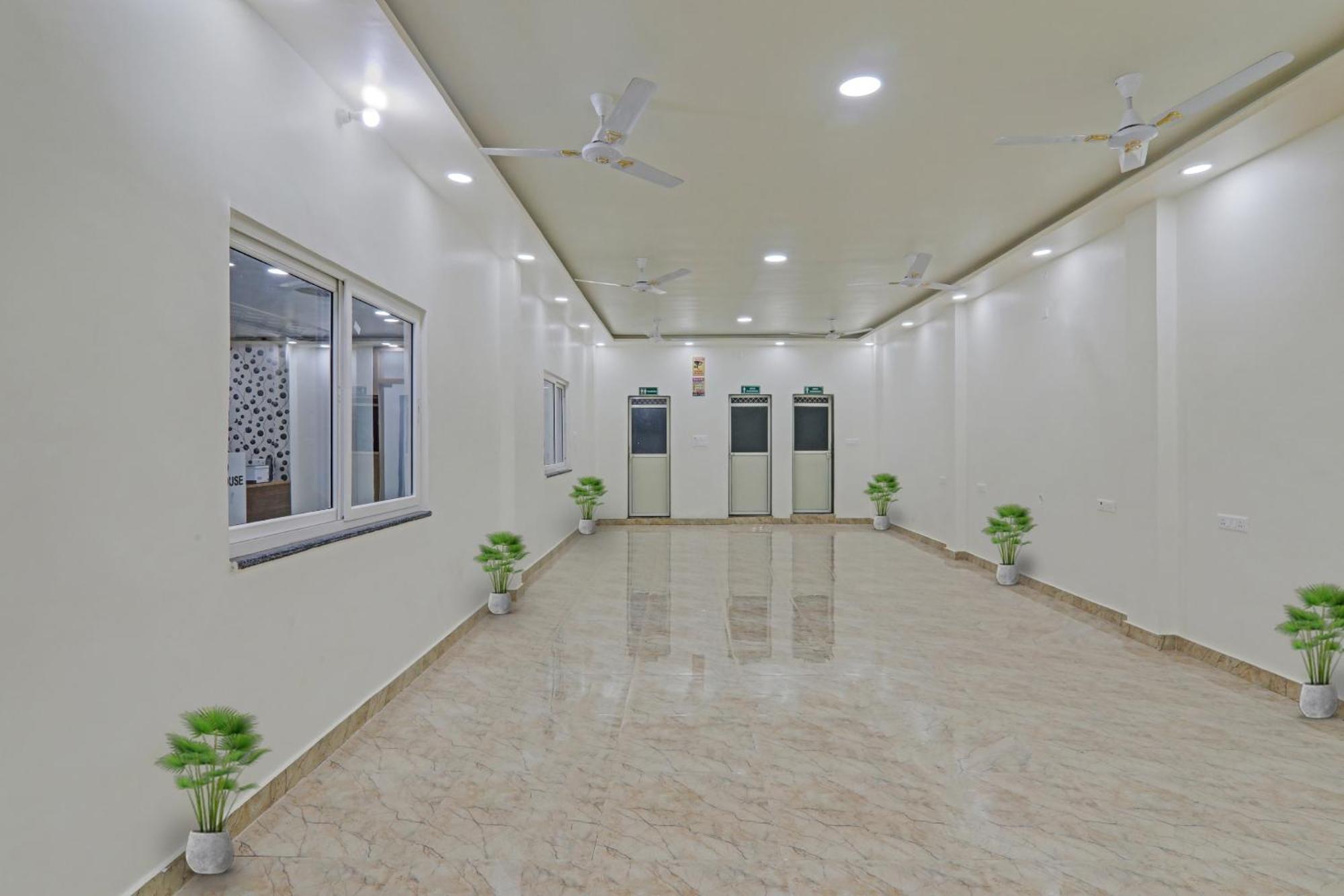 Townhouse P.S.Palace Near Amausi Metro Station Lucknow Luaran gambar