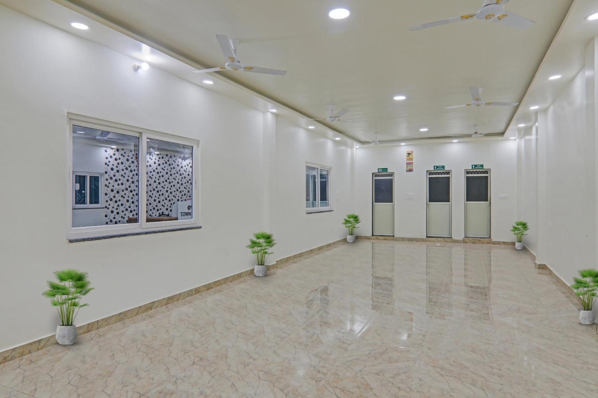 Townhouse P.S.Palace Near Amausi Metro Station Lucknow Luaran gambar